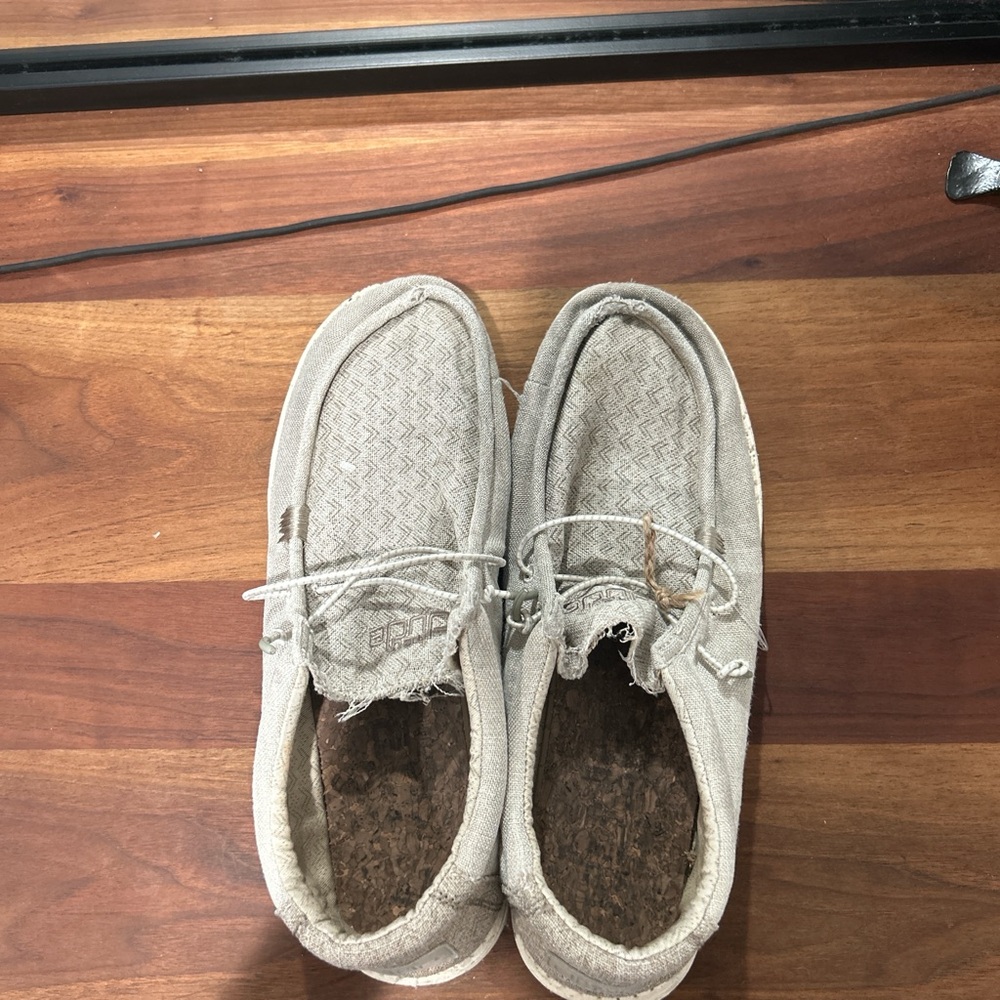 hey dudes in great condition only wore four times a amazing deal don’t miss out!